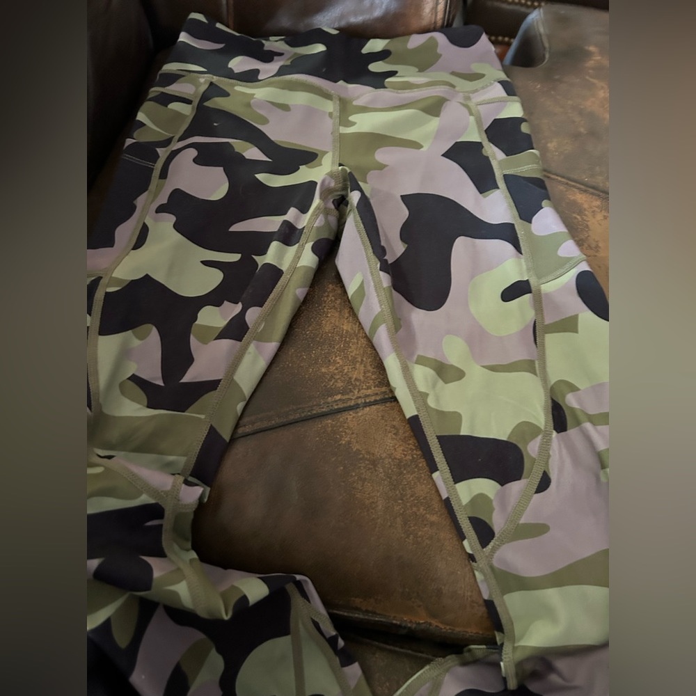 Zyia camo light and tight 6/8
